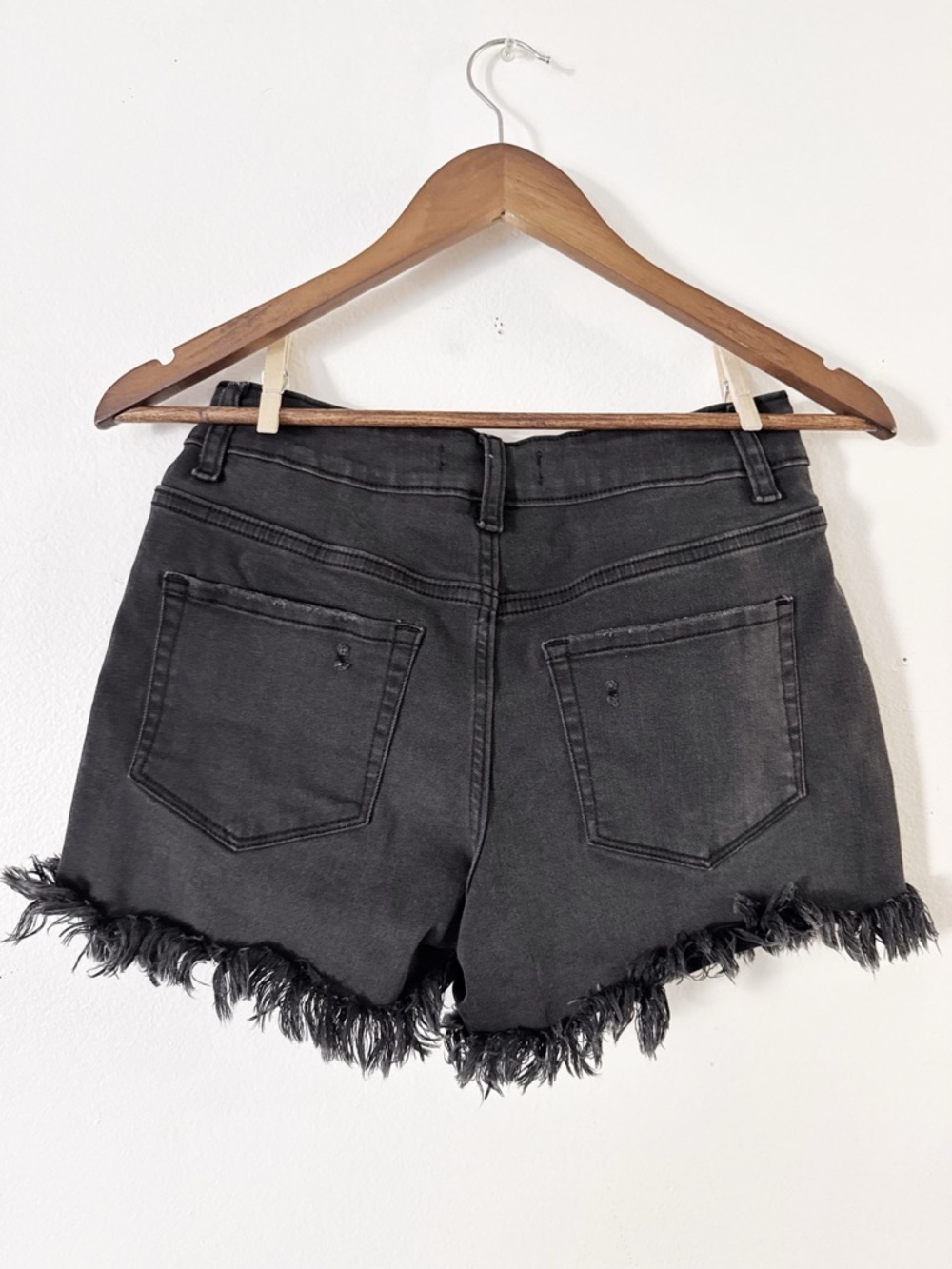 Zenana Outfitters Black Frayed Hem Denim Cutoff Shorts small - Picture 4 of 4